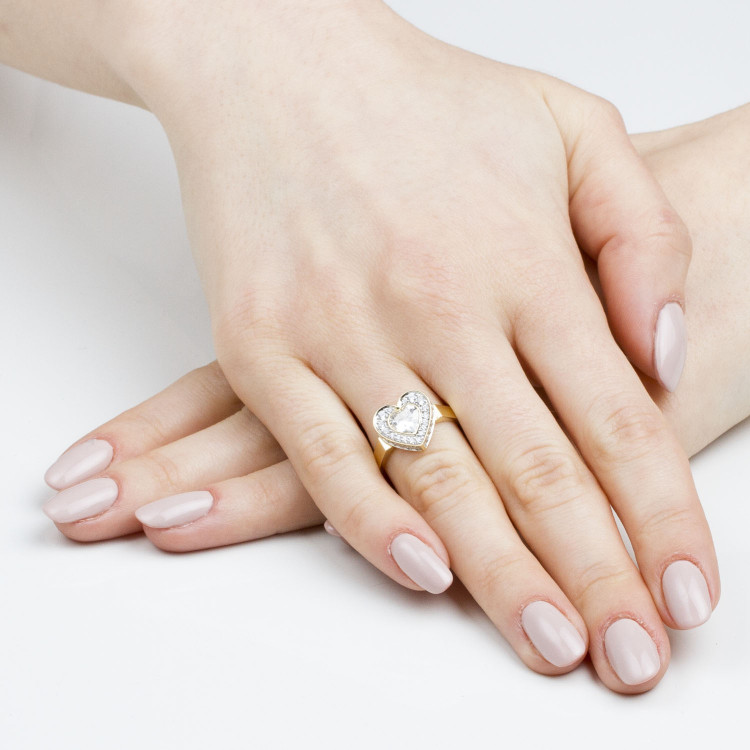 Pierścionek ze złota serce z cyrkoniami