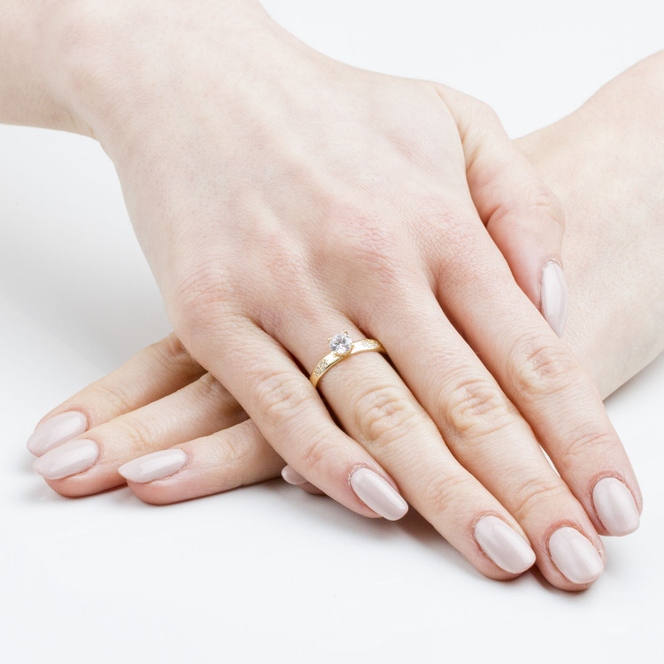 Pierścionek ze złota z cyrkoniami