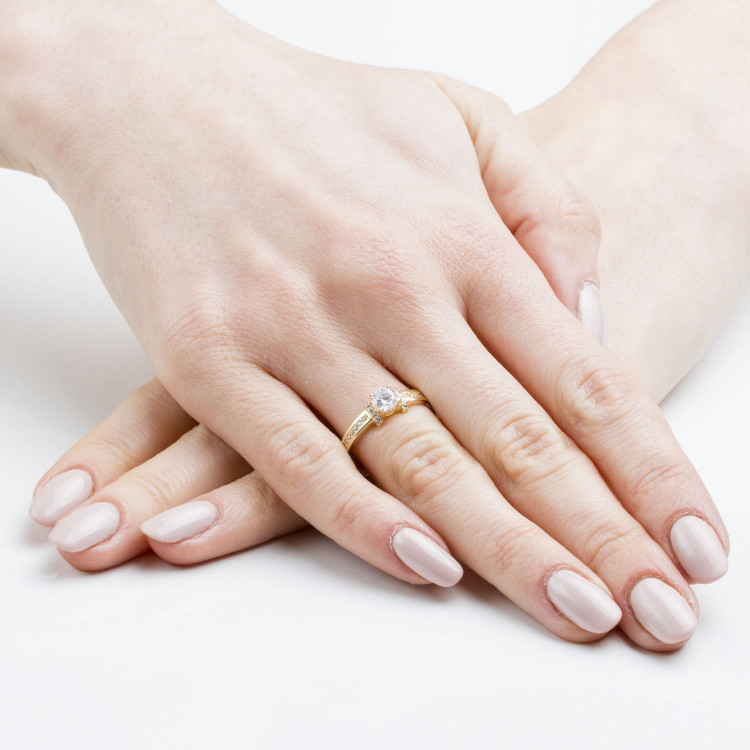 Pierścionek ze złota z cyrkoniami