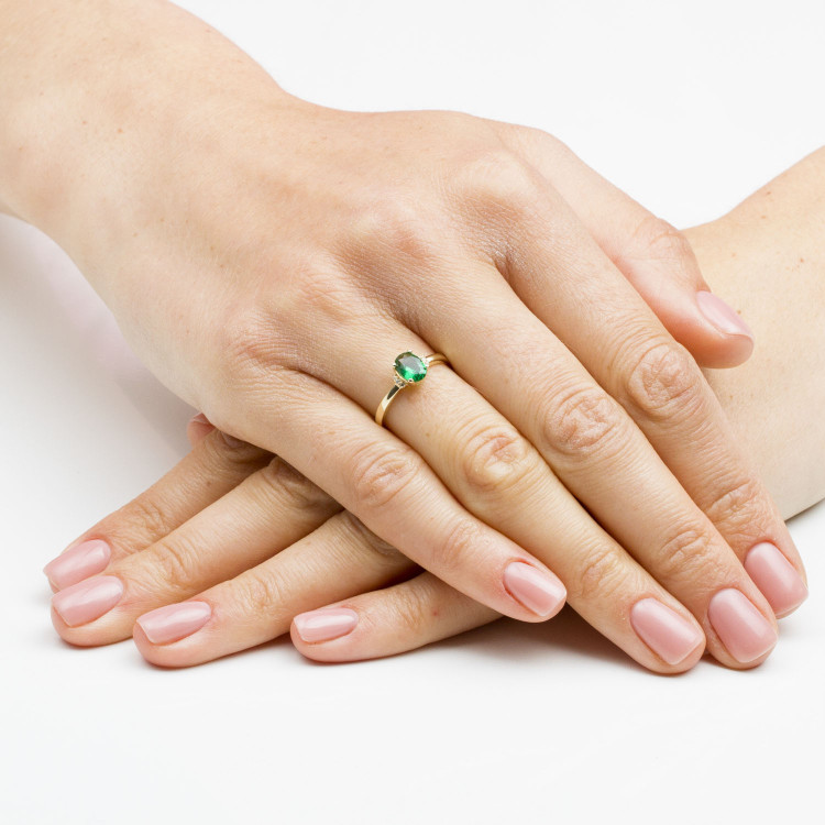 Pierścionek ze złota z zieloną cyrkonią