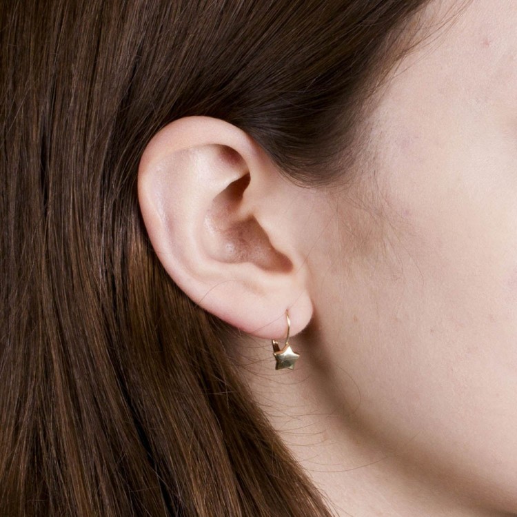 Złote kolczyki gwiazda