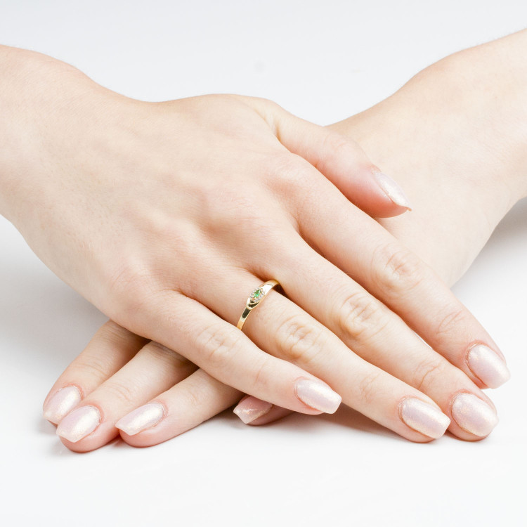 Pierścionek ze złota z zieloną cyrkonią