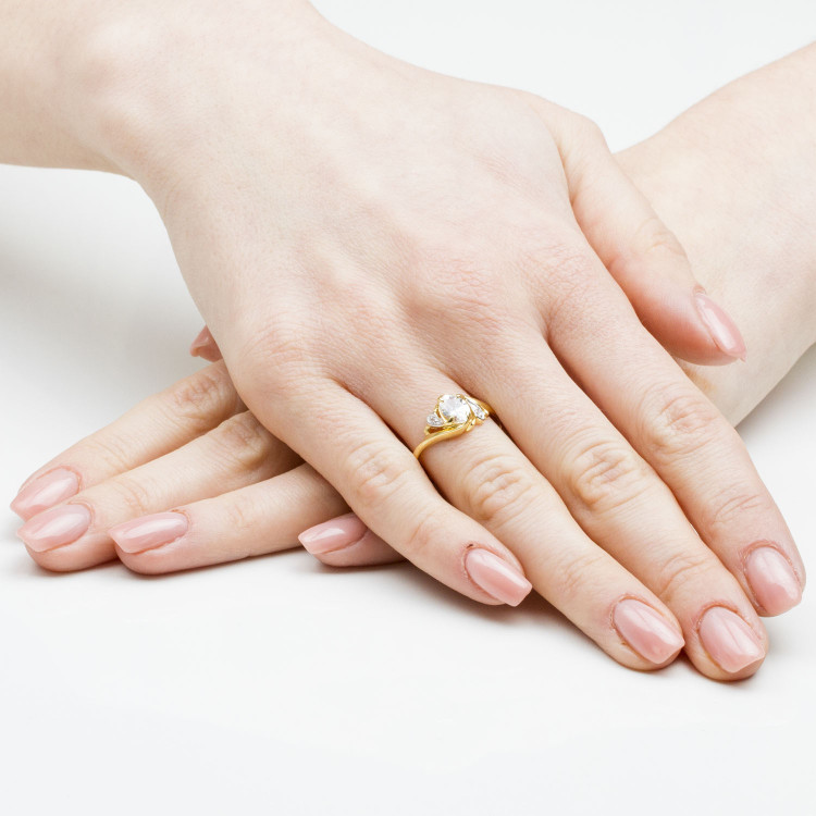Pierścionek ze złota z cyrkoniami