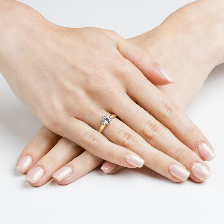 Pierścionek ze złota z cyrkonią