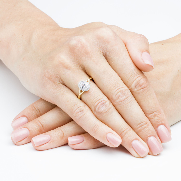 Pierścionek ze złota z cyrkoniami