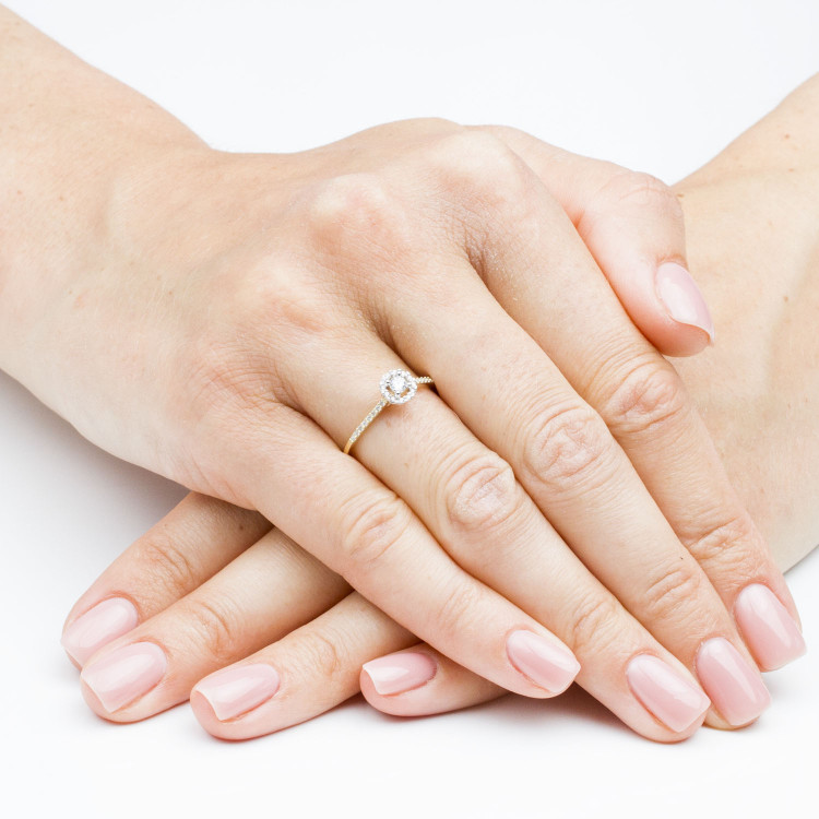 Pierścionek ze złota z cyrkoniami