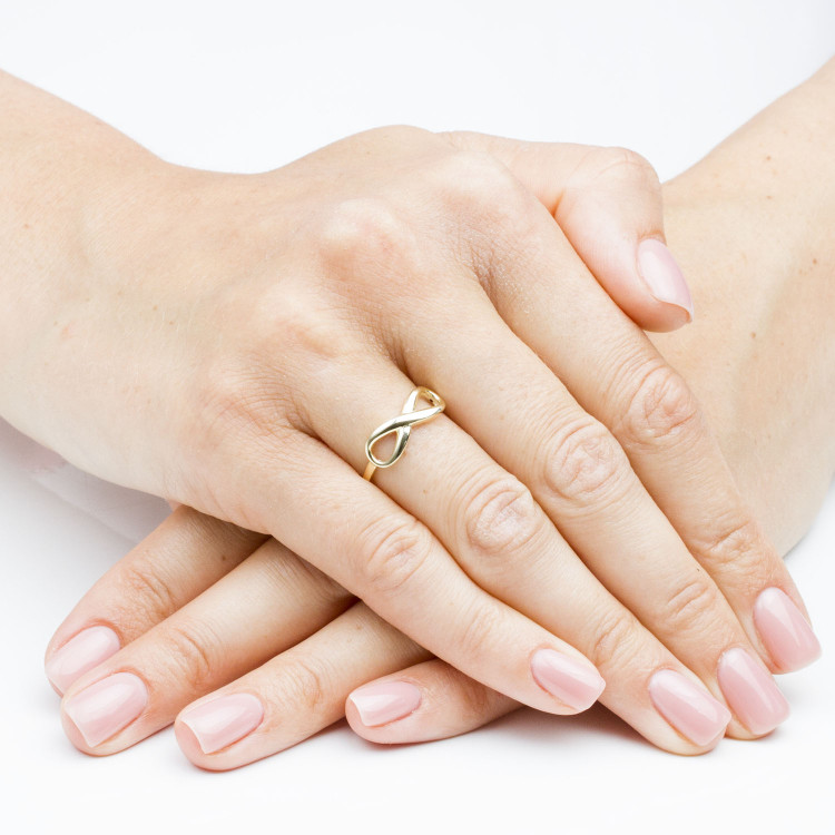 Pierścionek ze złota nieskończoność