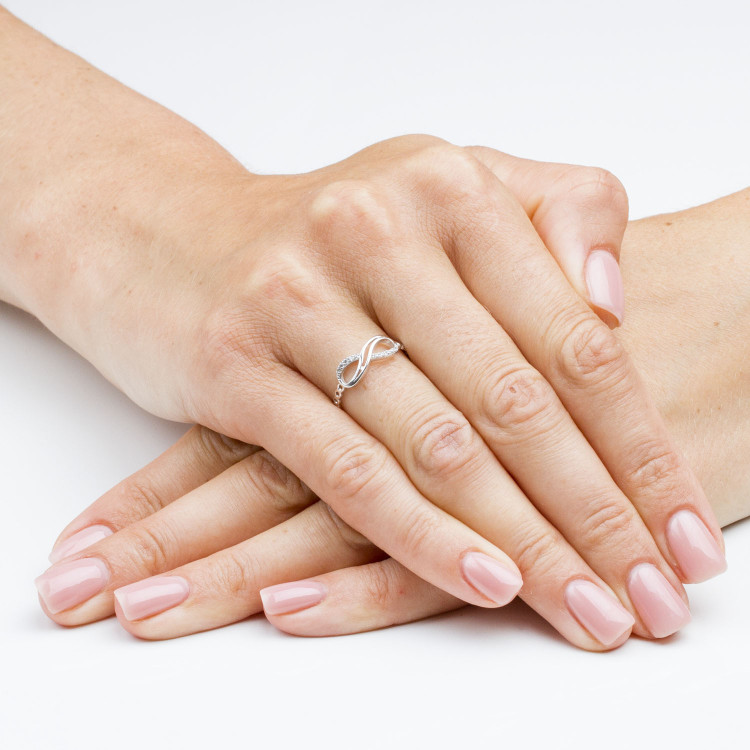 Pierścionek ze złota z nieskończonością