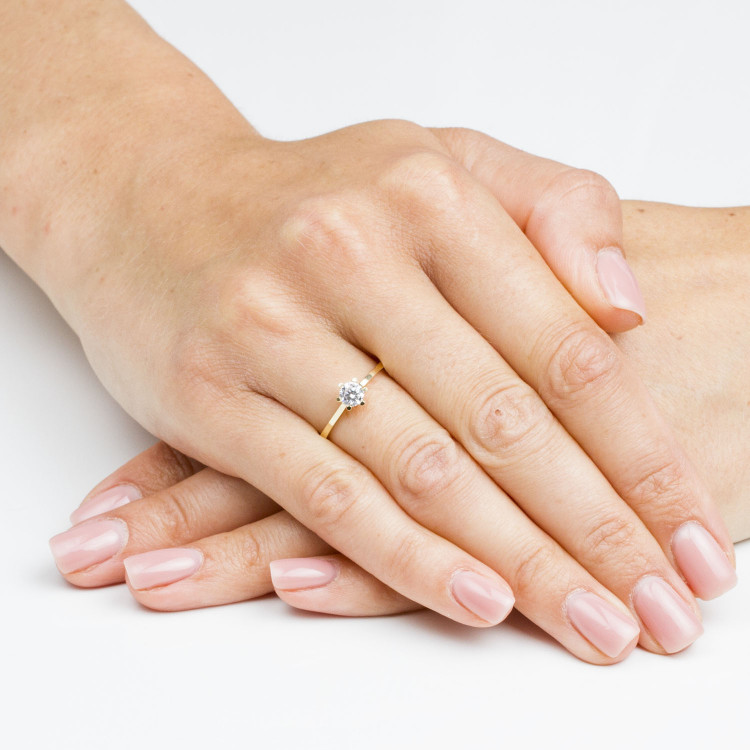 Pierścionek ze złota z cyrkonią