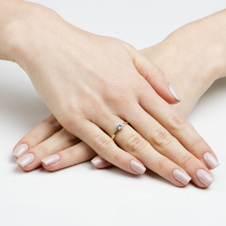 Pierścionek ze złota z cyrkonią