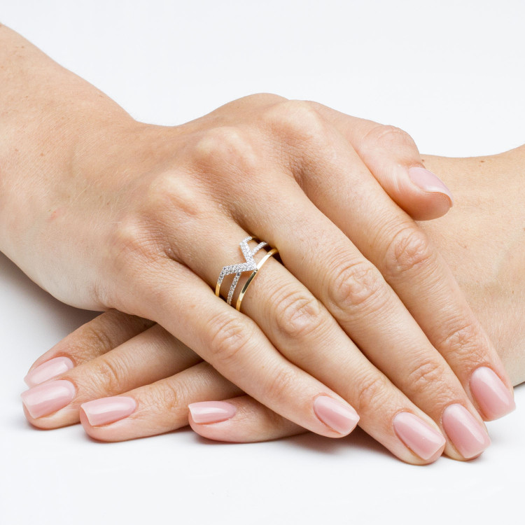 Pierścionek ze złota z cyrkoniami