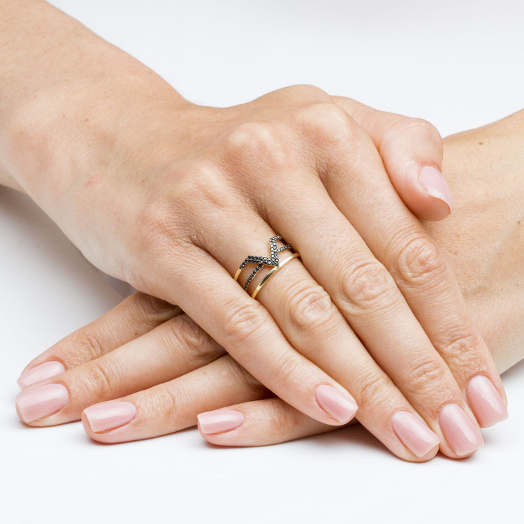 Pierścionek ze złota z czarnymi cyrkoniami