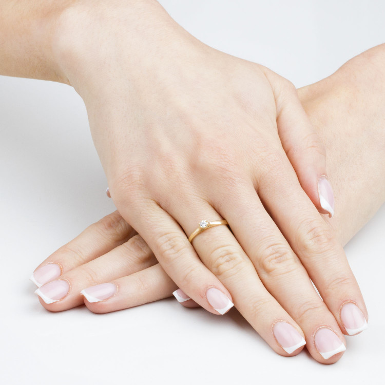 Pierścionek ze złota z cyrkonią