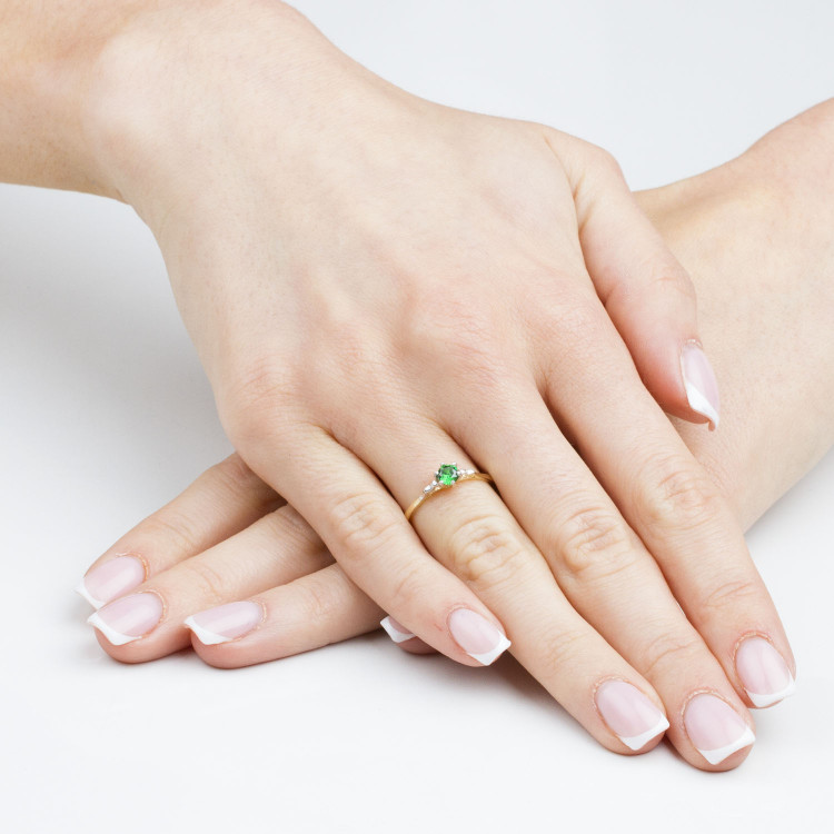 Pierścionek ze złota z zieloną cyrkonią