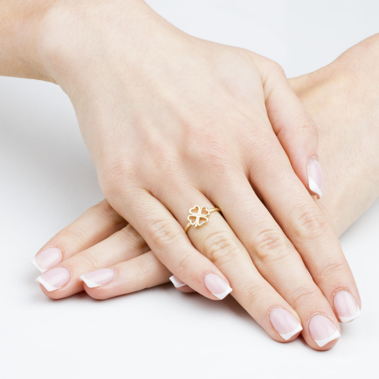 Pierścionek ze złota z koniczynką