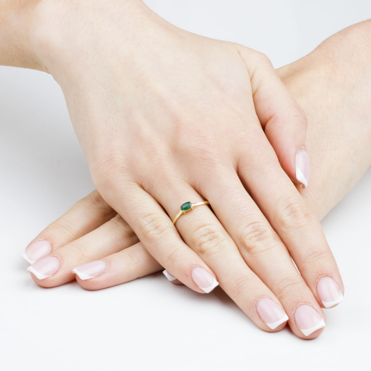 Pierścionek ze złota z zieloną cyrkonią