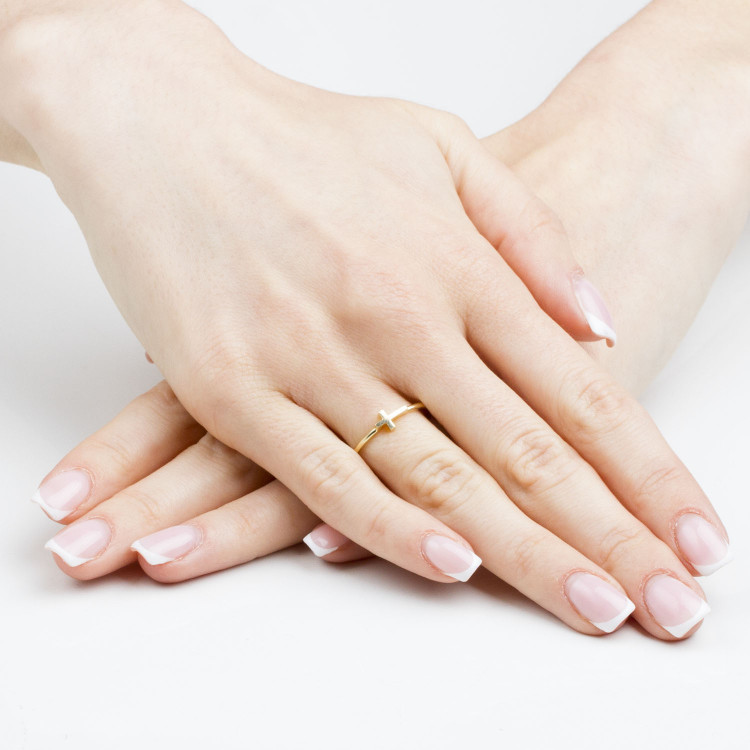 Pierścionek ze złota krzyżyk