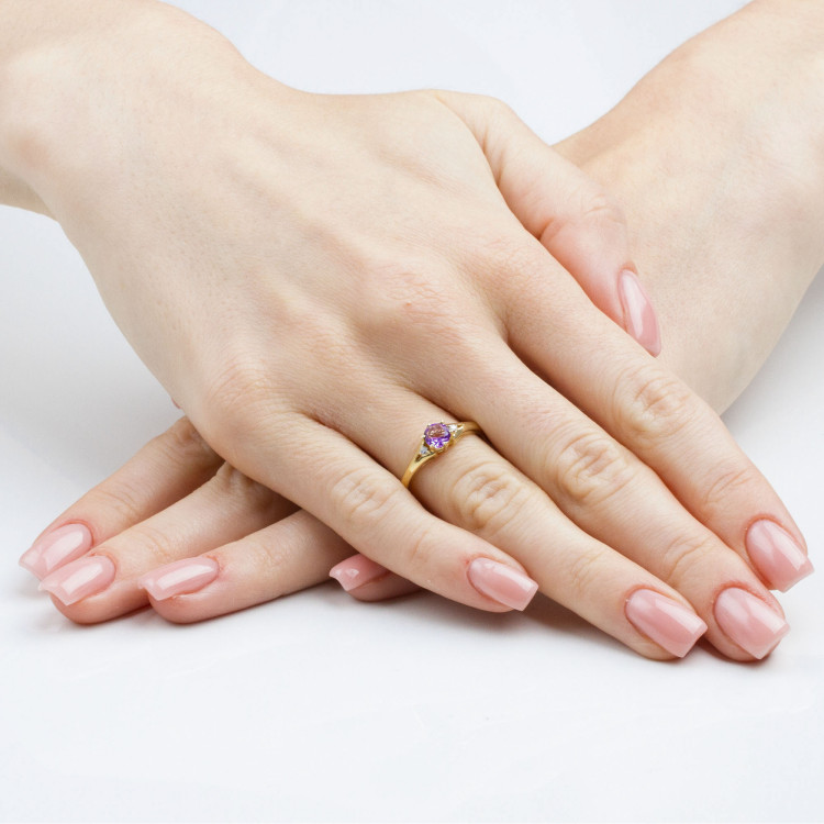 Złoty pierścionek z ametystem