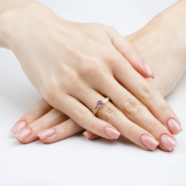 Pierścionek z ametystem i diamentami