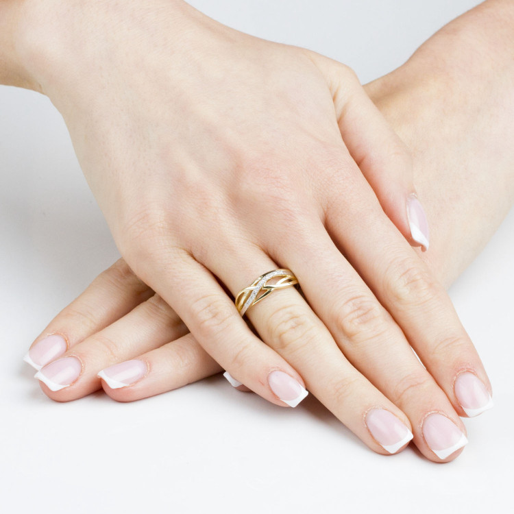 Pierścionek zaręczynowy z diamentami