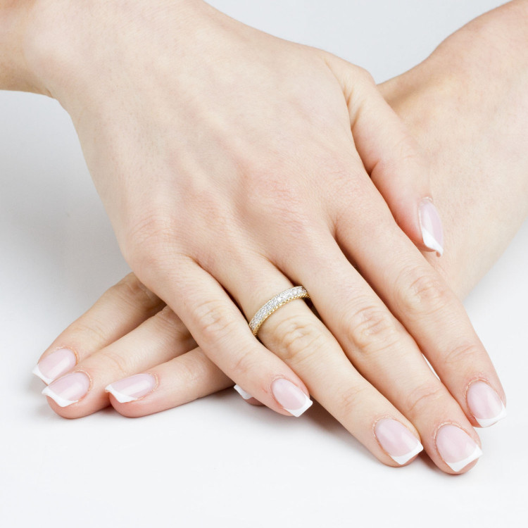 Pierścionek z białego złota z diamentami