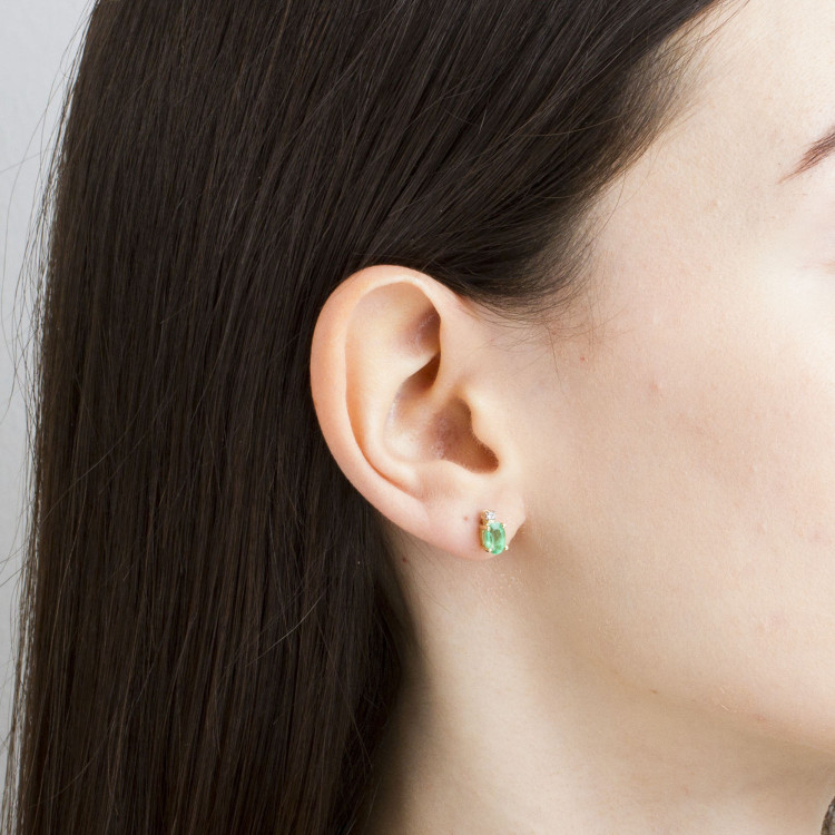 Złote kolczyki z szmaragdem