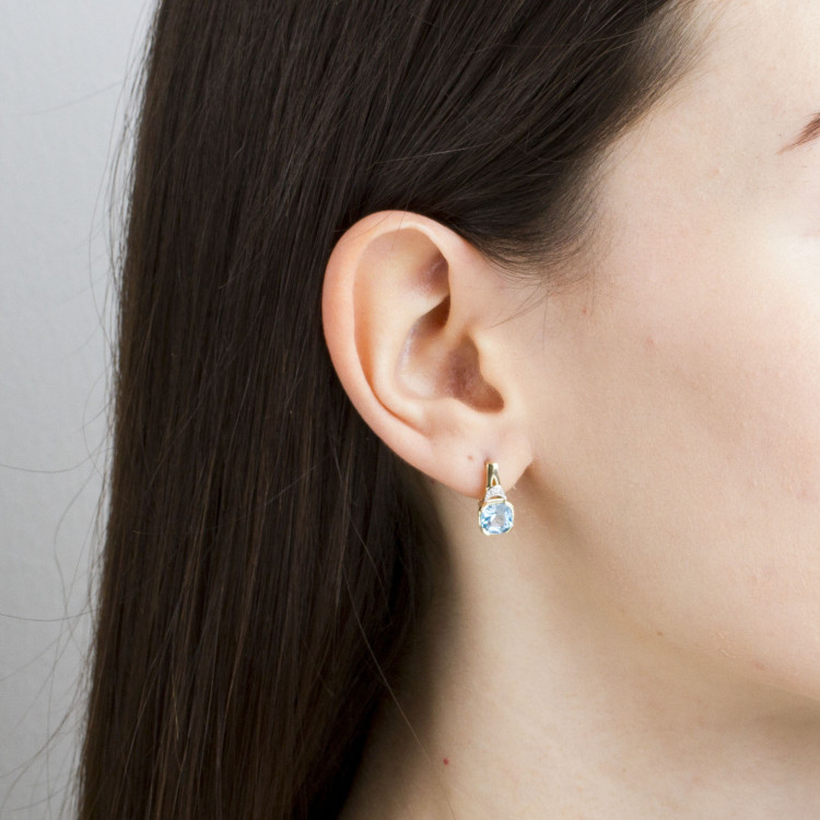 Złote kolczyki z topazem