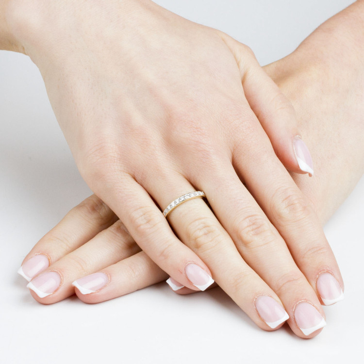 Pierścionek z żółtego złota z diamentami