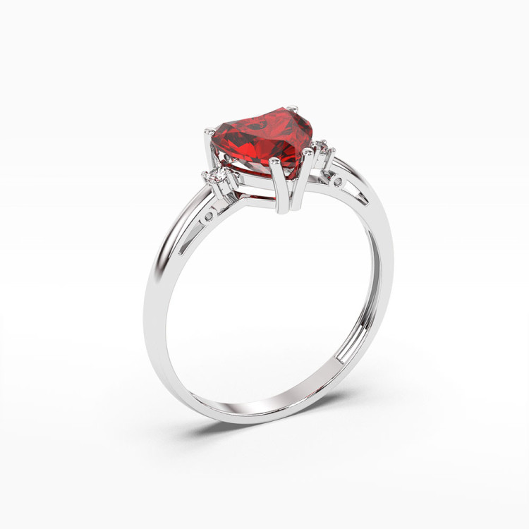 Pierścionek z dużym rubinem w kształcie serca