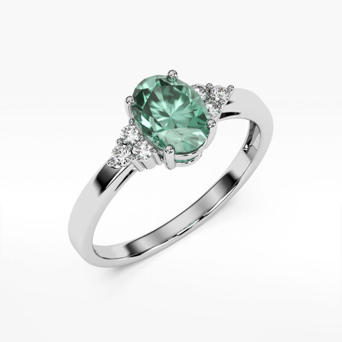 Pierścionek ze złota ze szmaragdem i diamentami