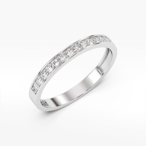 Pierścionek z wieloma diamentami