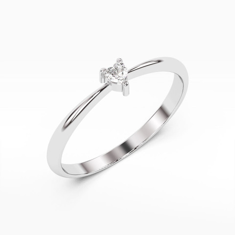 Pierścionek z diamentem w kształcie serca