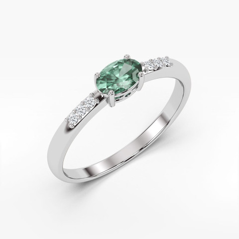 Pierścionek z białego złota z szmaragdem