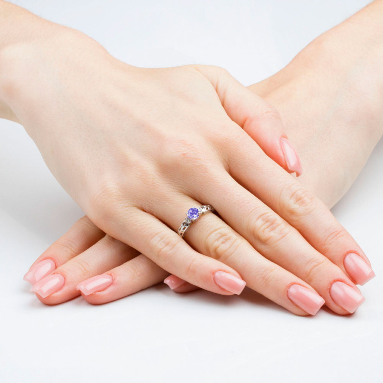 Pierścionek z tanzanitem i diamentami