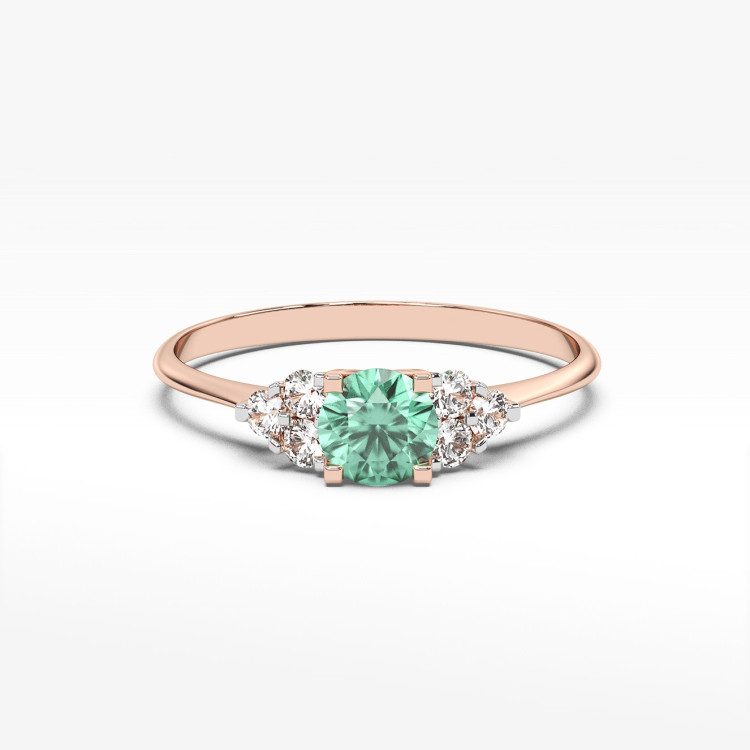 Pierścionek ze szmaragdem i diamentami