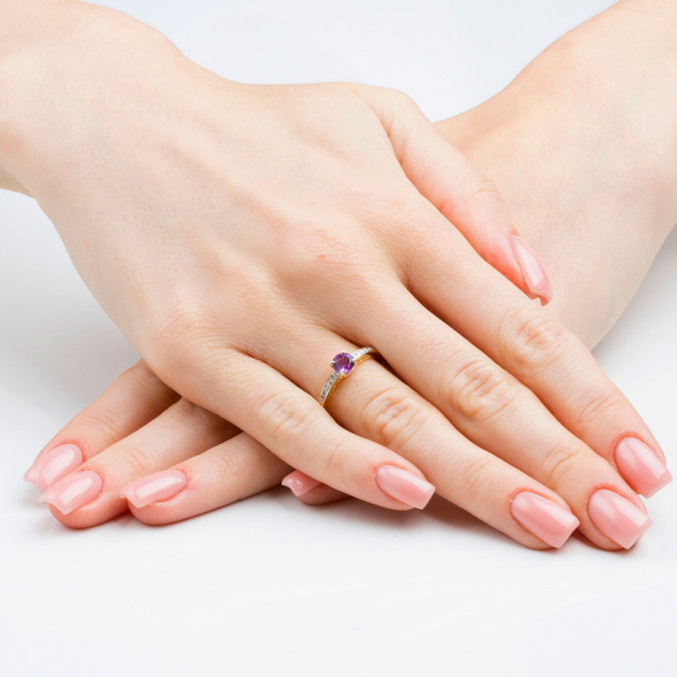 Pierścionek z białego złota z ametytem