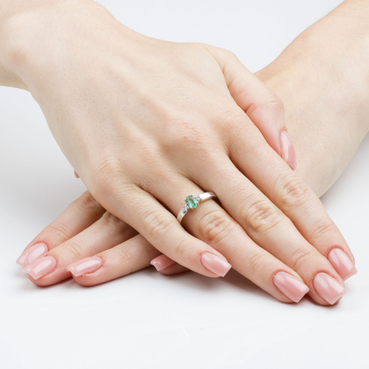 Pierścionek ze szmaragdem