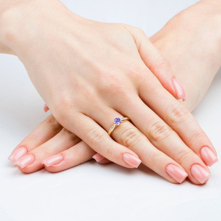 Pierścionek ze złota z tanzanitem i diamentami