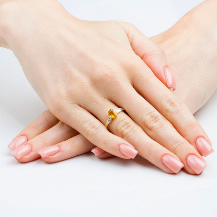 Pierścionek z cytrynem i diamentami