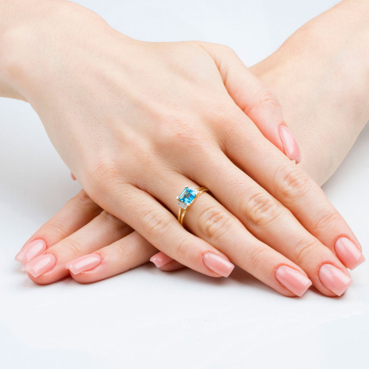 Pierścionek z topazem i diamentami