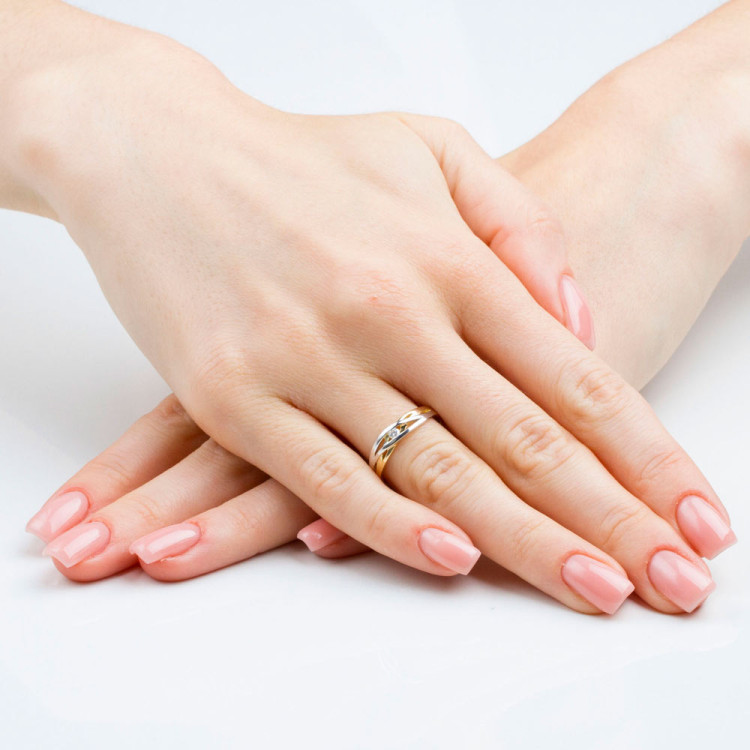 Pierścionek zaręczynowy z diamentem