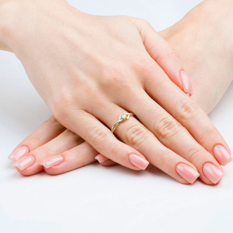 Pierścionek zaręczynowy