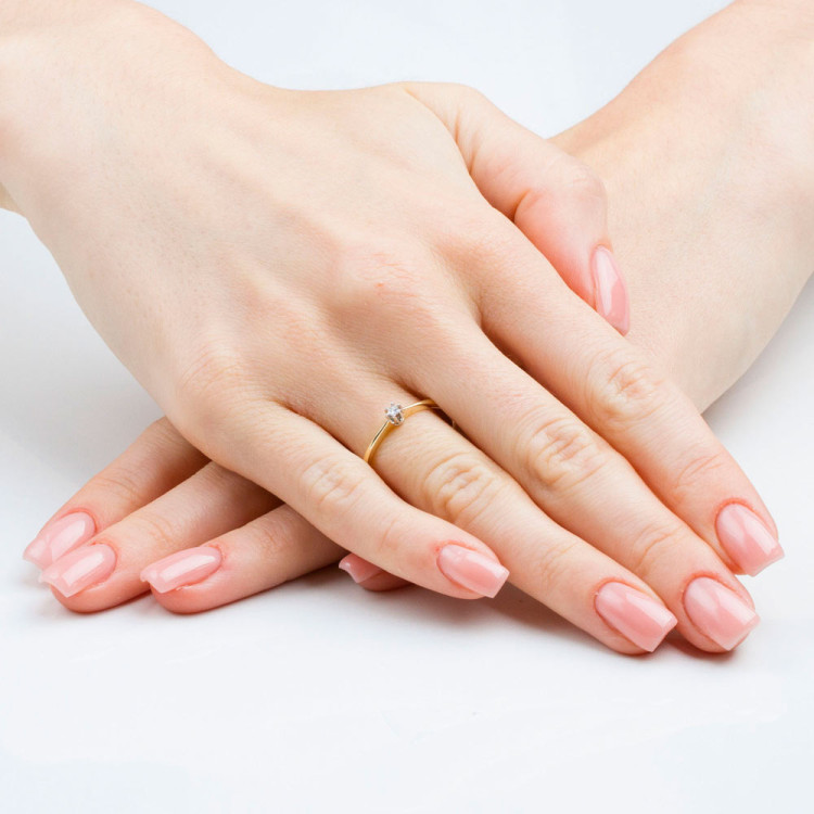 Pierścionek z diamentem