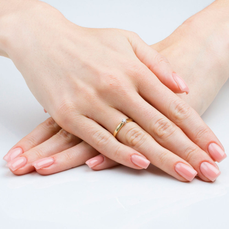 Pierścionek z diamentem