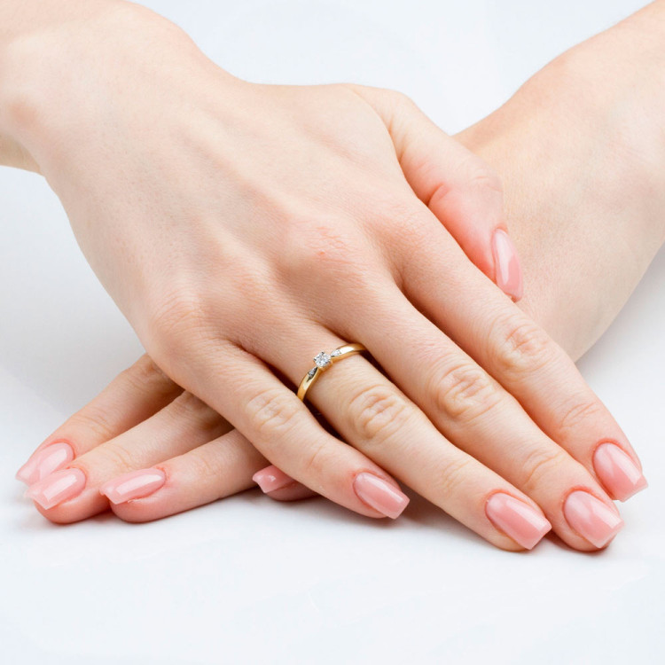 Pierścionek z diamentami