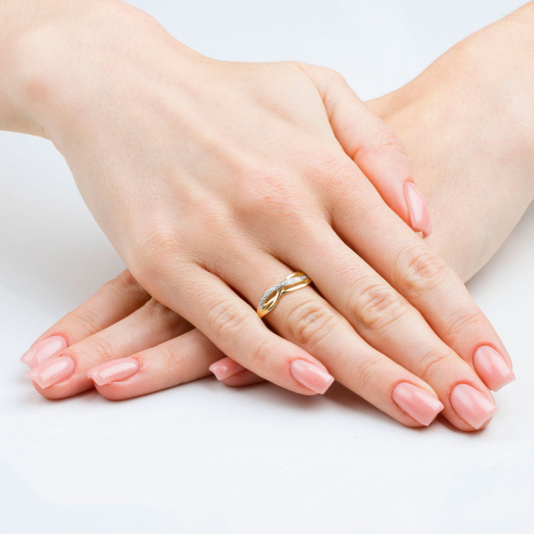 Pierścionek z diamentami