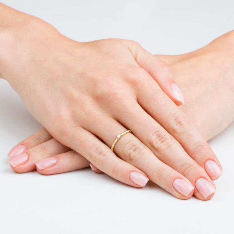 Pierścionek z diamentem z żółtego złota