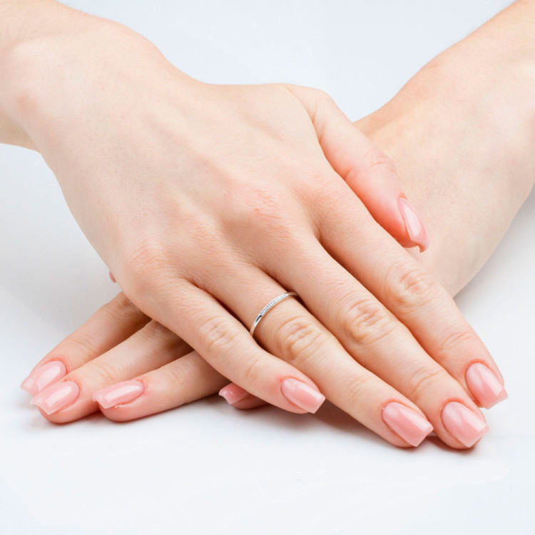 Pierścionek z żółtego złota z diamentami