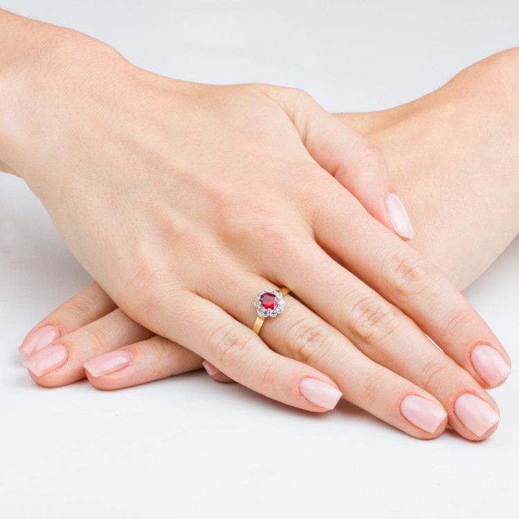 Pierścionek ze złota z czerwoną cyrkonią