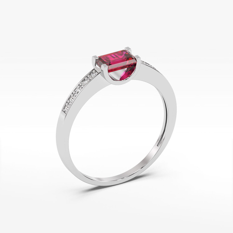 Pierścionek z prostokątnym rubinem